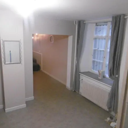 Au Pied De La Cathedrale Notre Dame *